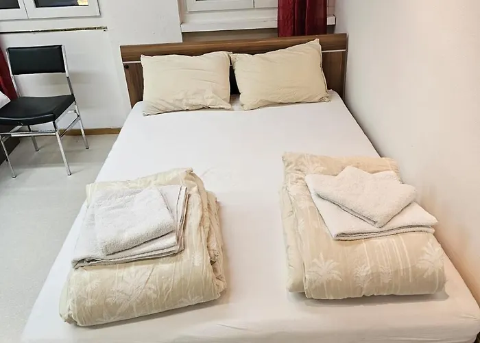 Privat Grosse Zimmer-merkur-mit Gemeinsamer Kueche Und Bad In Der Altstadt Chur
