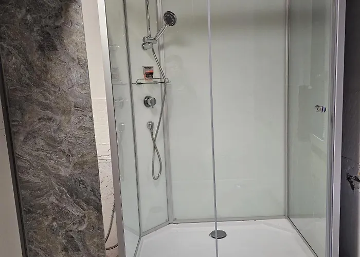 Privat Grosse Zimmer-merkur-mit Gemeinsamer Kueche Und Bad In Der Altstadt ゲストハウス