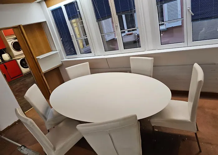 Privat Grosse Zimmer-merkur-mit Gemeinsamer Kueche Und Bad In Der Altstadt Chur